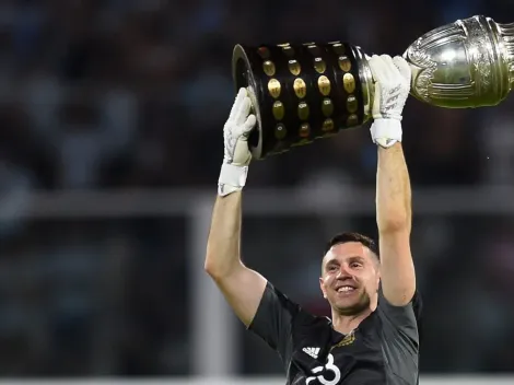 VIDEO | Argentina and Aston Villa netminder Emiliano Martinez celebrates while Colombian GK Camilo Vargas gives interview