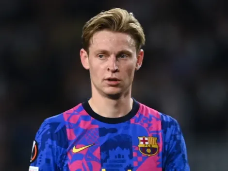 Barcelona: Manchester United make offer for Frenkie de Jong after Manchester City interest