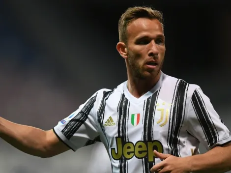 Barcelona fights again with a Premier League team to re-sign Arthur Melo from Juventus