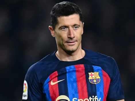 Why is Robert Lewandowski not playing for Barcelona vs Real Madrid?