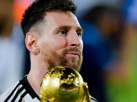 Lionel Messi honored with a life-size statue from Conmebol [Video]