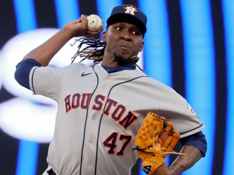 Why Does Dusty Baker Wear Gloves? There Are Lots of Theories