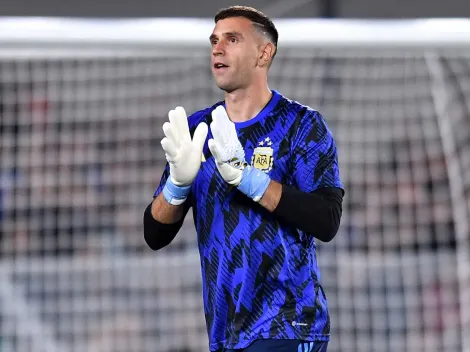 Video: Dibu Martinez booed by fans at the 2023 Ballon d'Or ceremony