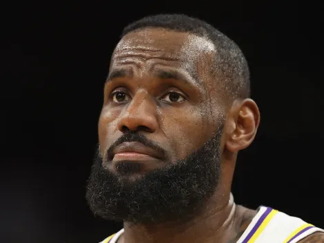 LeBron James makes big decision about his contract with Lakers