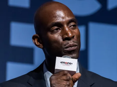 Kevin Garnett makes something clear to Anthony Edwards after Michael Jordan comments