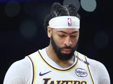 Lakers News: Anthony Davis harshly criticizes refs’ last-second call against Rockets