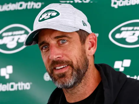 Aaron Rodgers ignites huge controversy as he chooses retirement or Steelers