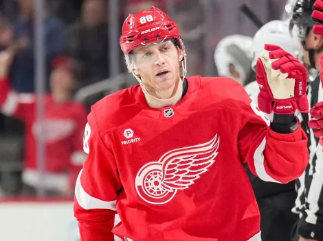 Patrick Kane’s immediate reaction after making NHL history, leads Red Wings to crucial win over Hurricanes