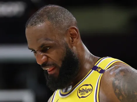 Lakers’ LeBron James drops 3-word message on injury status amid Game 3 vs Timberwolves