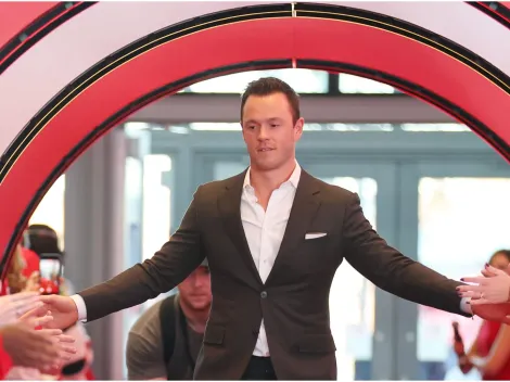 Bedard's Blackhawks break silence after Toews signs with Jets on return to the league