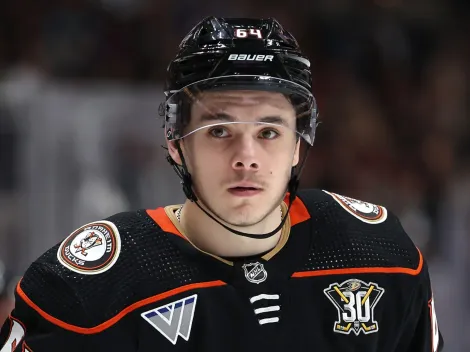 Amid McTavish drama, Ducks stay busy by re-signing promising RFA on Quenneville's team