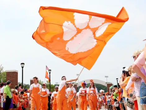 Why was the Clemson vs. Troy game delayed in Week 2 of the 2025 NCAAF season?