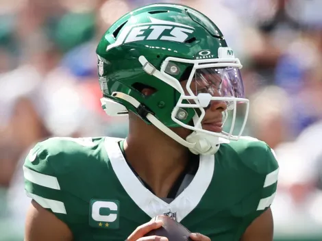 Is Justin Fields playing for Jets vs Dolphins on Monday Night Football today, September 29?