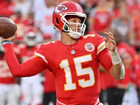 Who’s playing Monday Night Football tonight, October 6, in Week 5 of the 2025 NFL season?