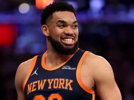 Is Karl-Anthony Towns playing tonight for Knicks vs Cavaliers in 2025-26 NBA season opener?