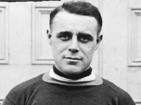 Which player holds the record for most goals in an NHL game?