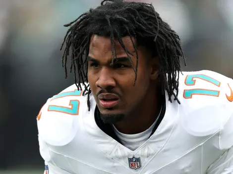 Is Jaylen Waddle playing today for Dolphins vs Patriots in 2025 NFL Week 18?