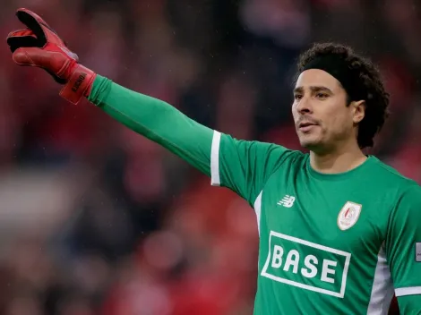 Ochoa atajó un penal y salvó el triunfo de Standard