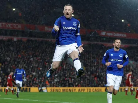 Rooney salvó a Everton en el derbi con un polémico penal