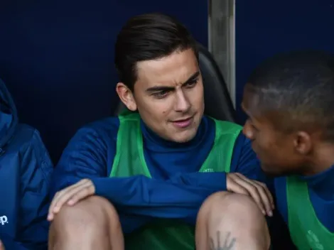 No te deja pasar una: Dybala trolleó a Douglas Costa en Twitter