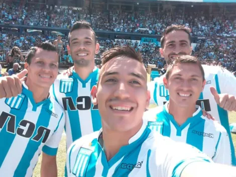 La selfie de Centurión con la hinchada de Racing detrás