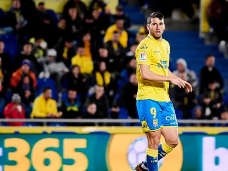 Calleri acomodó la pelota, trotó muy despacio y la tocó al medio