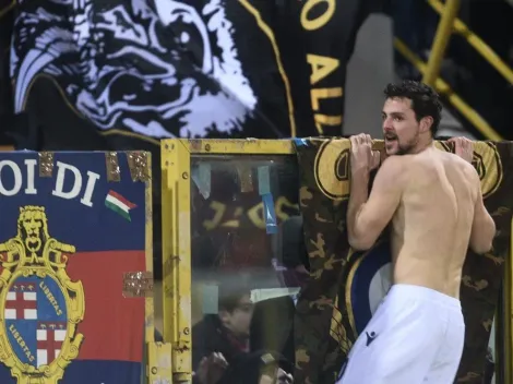 Destro cumplió la ley del ex, se sacó la camiseta y celebró subido a la tribuna