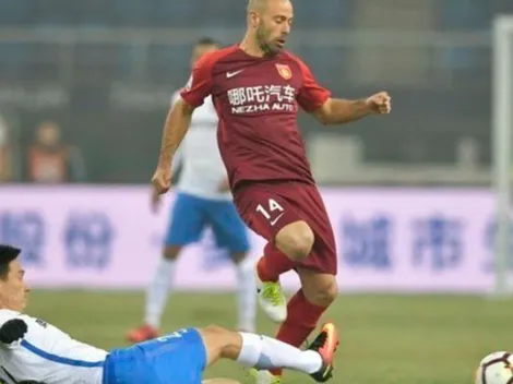 Mascherano debutó en China y jugó de volante central