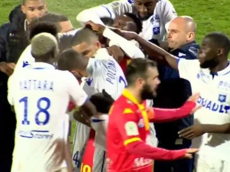 ¡Insólita pelea entre dos jugadores de Auxerre!