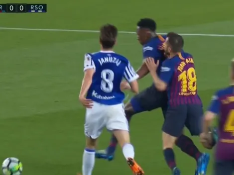 ¡Yerry Mina sacó de la cancha a Jordi Alba!