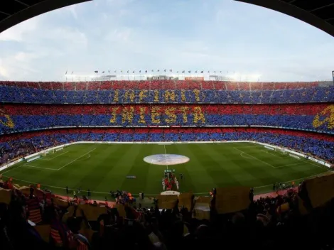 El Camp Nou recibió a Iniesta con un mosaico inolvidable