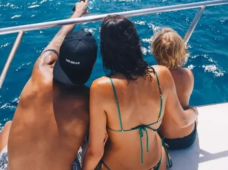 Tirada en un barco con una bikini roja muy chiquita, la novia de Neymar enamoró a Instagram