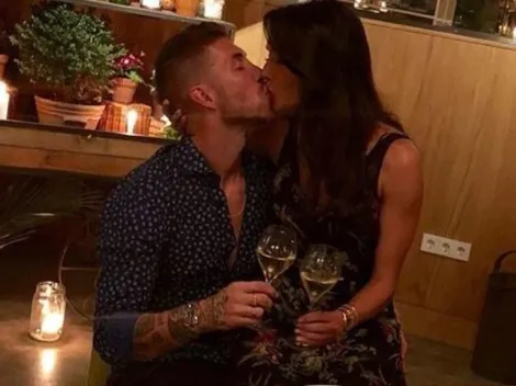 Con su novia encima y un beso apasionado, Sergio Ramos festejó su aniversario