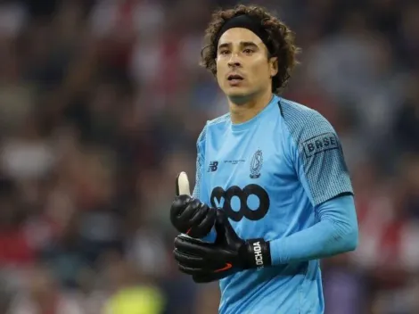 Guillermo Ochoa cometió un error en triunfo del Standard Lieja