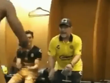 ¡Maradona festejó el triunfo bailando en el vestuario!