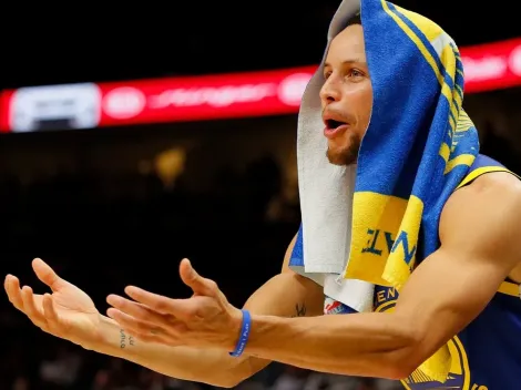 ¡Preocupación en los Warriors! Stephen Curry debió colocar hielo en su muñeca