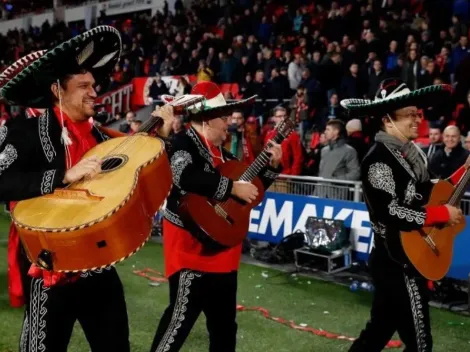 Falta que se pongan a comer tacos: PSV hasta organizó un baile mexicano en el entretiempo