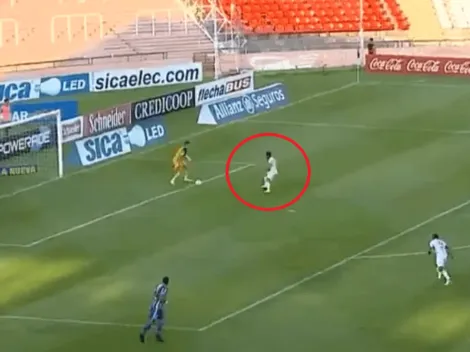 Increíble: Nadie puede entender el gol que se perdió el Laucha Acosta