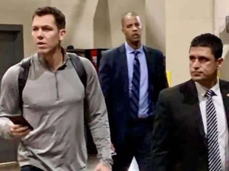 ¡Escándalo! Autobus de los Lakers deja olvidado al entrenador Luke Walton