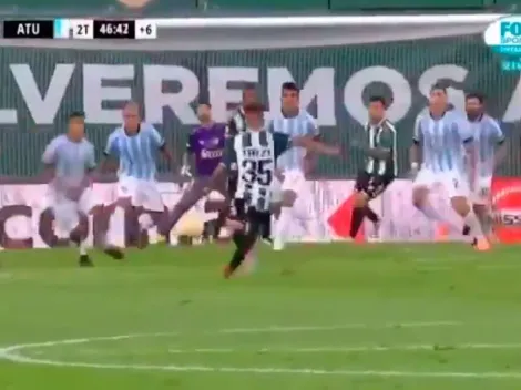 De zurda y sin pararla, el 'pibe' Urzi la clavó arriba para el descuento de Banfield