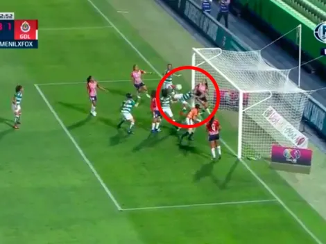 Cinthya Peraza y marcó un golazo de escorpión para Santos Laguna ante Chivas