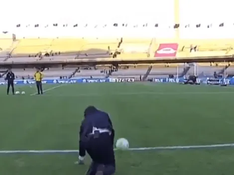 Rememorando viejos tiempos: Fonseca se cayó cuando intentaba dominar el balón en El Universitario