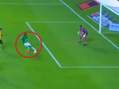 ¡Cuidado, Mosquera! Insólito autogol de León