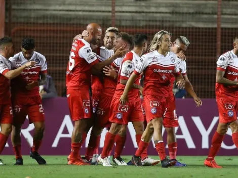 Argentinos dio el primer paso en la Sudamericana con una victoria ante Estudiantes