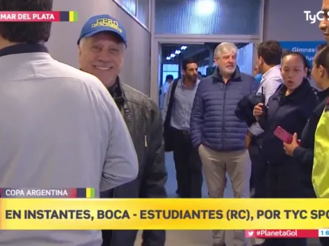 Crespi llegó al estadio con una gorra que decía "cero descensos"