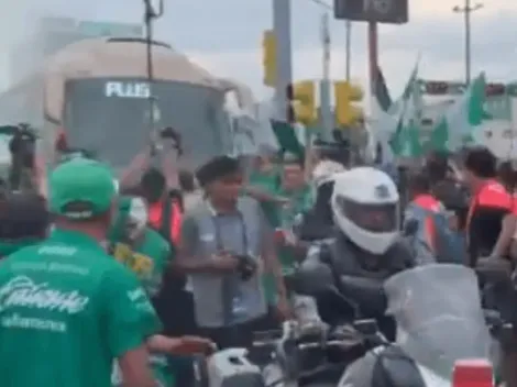 Locura por León en la llegada del plantel al Nou Camp