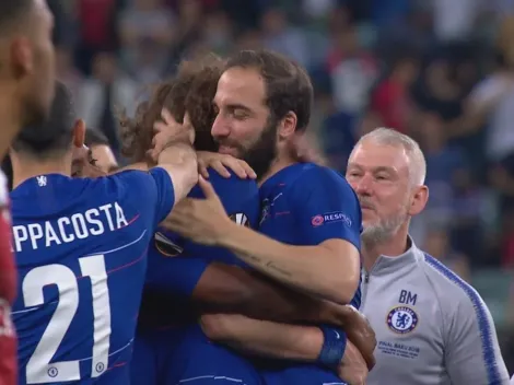 Video: David Luiz e Higuaín se fundieron en un abrazo tras su pelea