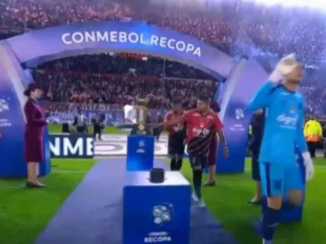 Cuando llegue a Brasil lo van a matar: entrando a la cancha, un jugador de Paranaense tocó la copa