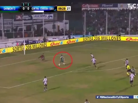 ¡Era el gol del ascenso! Orsini, de Sarmiento, quedó totalmente solo frente al arquero pero definió muy mal