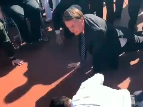 Usted es diabólico, Bolsonaro: el presidente de Brasil simuló hacer flexiones y el video se hizo viral